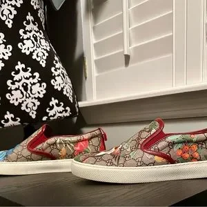 Gucci | Shoes | Gucci Beige Tian Bird Print Slip On | Poshmark display picture 3